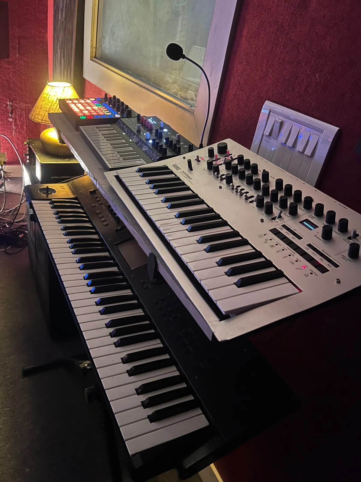 Synthesizers and MIDI keyboards in studio